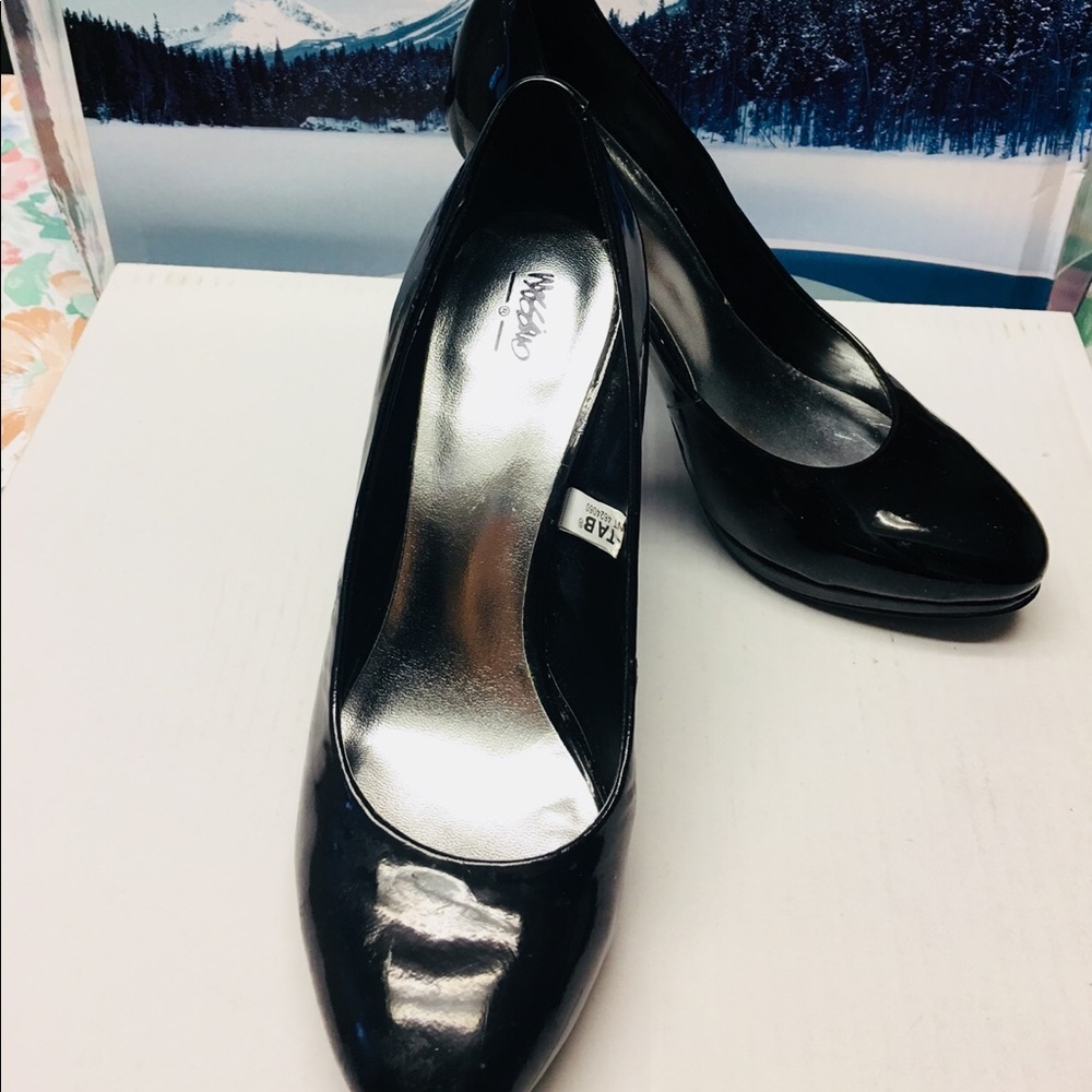 Patent leather pumps size 6